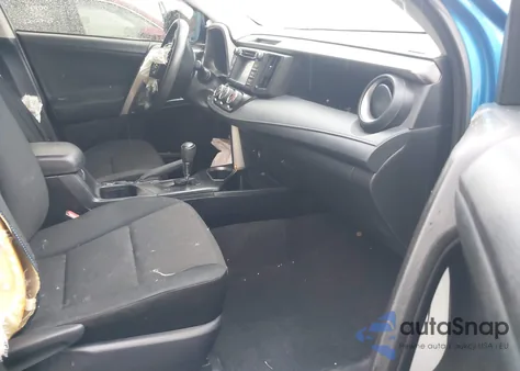 2017 Toyota Rav4 Le z USA, uszkodzony, nr VIN JTMZFREV2HJ701661